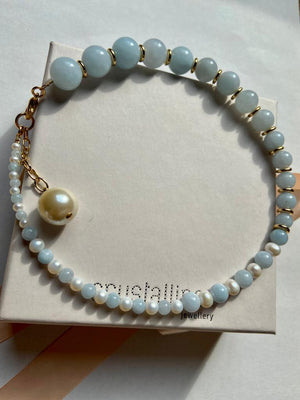 Necklace with aquamarine and pearls