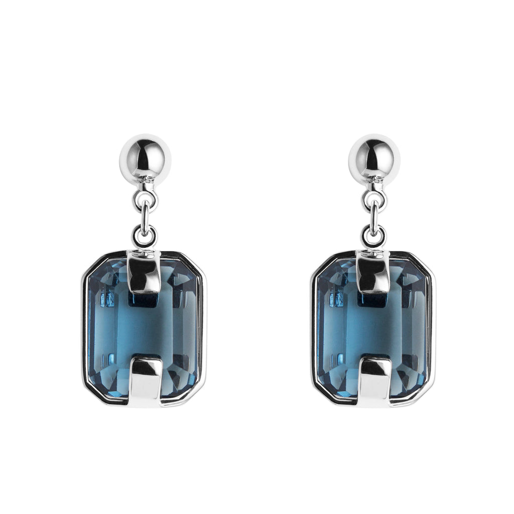 Earrings with blue crystals